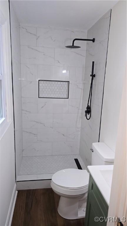 8057 Hermitage Rd, Henrico, VA 23228 - bathroom featuring vanity, tiled shower, and wood finished floors