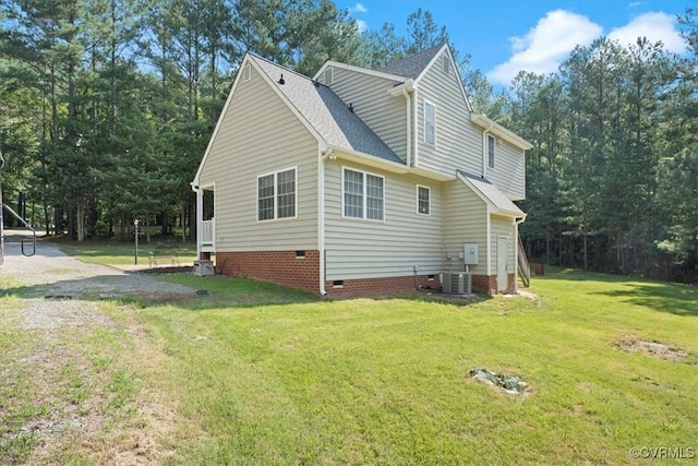 2551 Walkers Ridge Cir, Powhatan, VA 23139 - view of side of home featuring crawl space, a yard, and roof with shingles