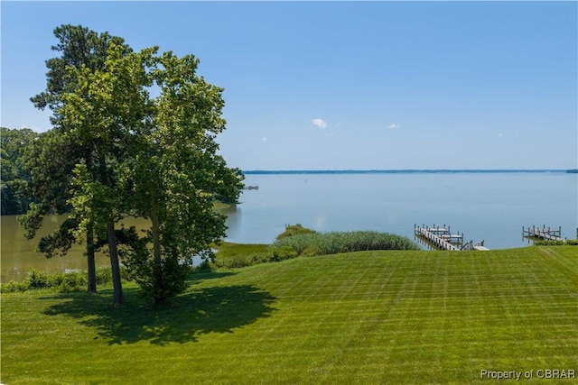 2 River Village Dr, Weems, VA 22576