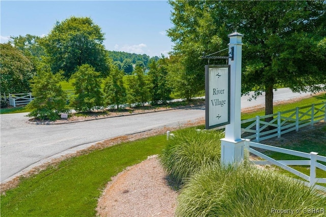 2 River Village Dr, Weems, VA 22576