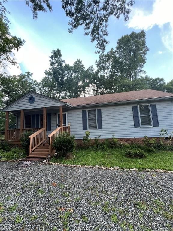 10904 Robin Spring Ln, Glen Allen, VA 23060 - ranch-style home featuring a porch and roof with shingles