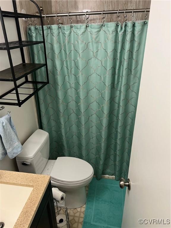 10904 Robin Spring Ln, Glen Allen, VA 23060 - full bath featuring vanity and curtained shower