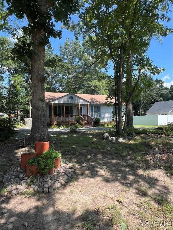 10904 Robin Spring Ln, Glen Allen, VA 23060 - view of front facade featuring a porch