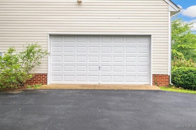 17220 Dawn Ct, Amelia Courthouse, VA 23002 - garage with driveway