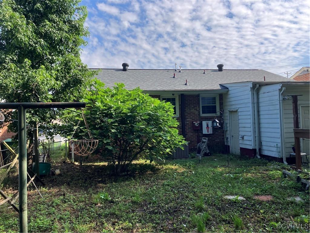 117 Wright Ave, Colonial Heights, VA 23834 - back of property featuring brick siding