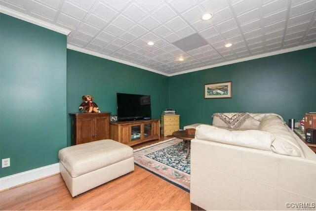 1638 Fallen Timber Trl, Powhatan, VA 23139 - living room with crown molding, wood finished floors, and recessed lighting