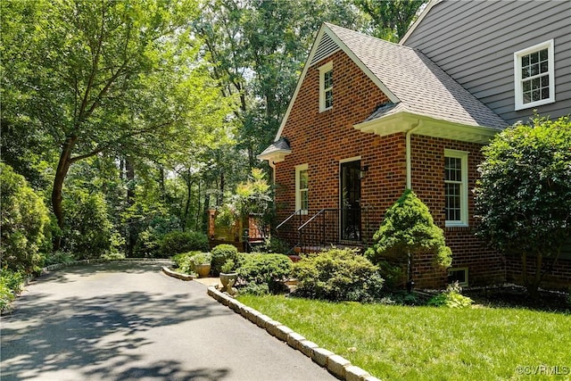 12103 Wexwood Pl, North Chesterfield, VA 23236 - view of side of home featuring brick siding, roof with shingles, and driveway
