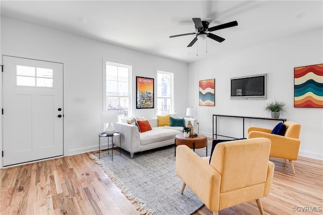 18 W 29th St, Richmond, VA 23223 - living area featuring light wood finished floors and ceiling fan