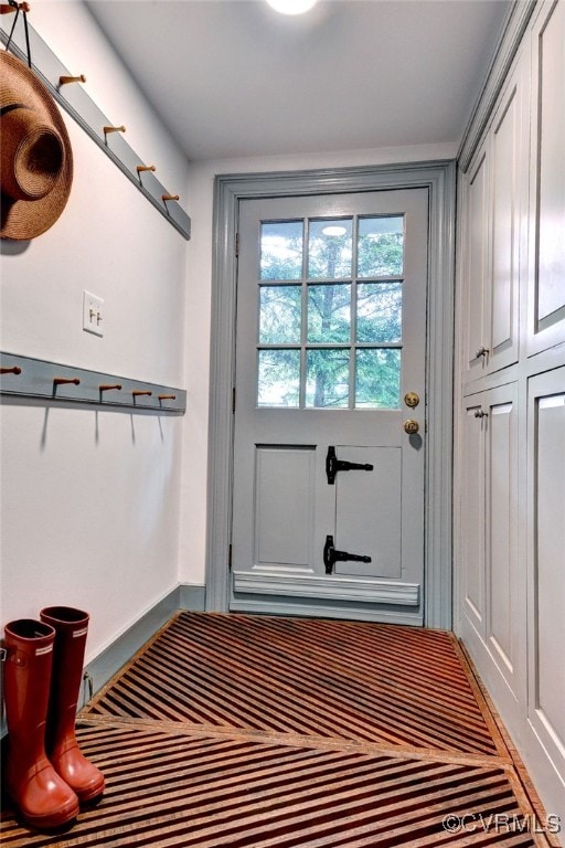 99 Walnut Hills Dr, Williamsburg, VA 23185 - entryway with baseboards