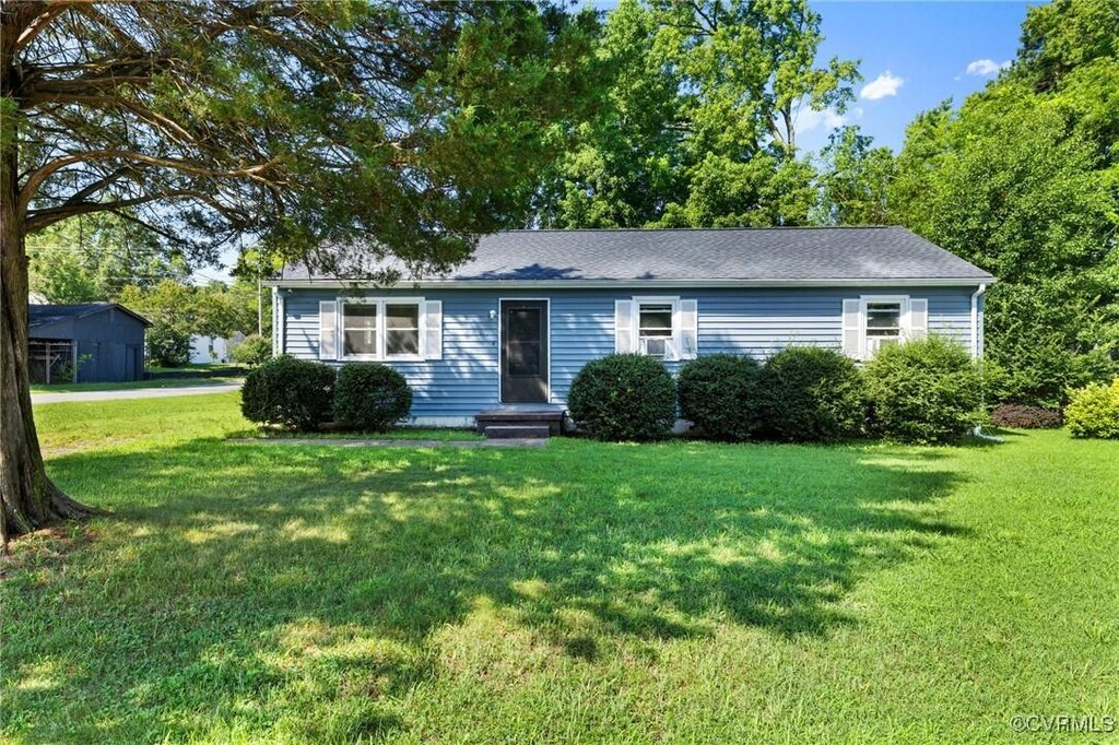 1110 Pine Ave, Hopewell, VA 23860 - photo 1