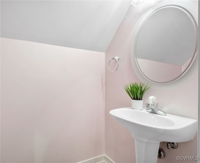 138 Carriage Point Ln, Glen Allen, VA 23059 - bathroom featuring baseboards