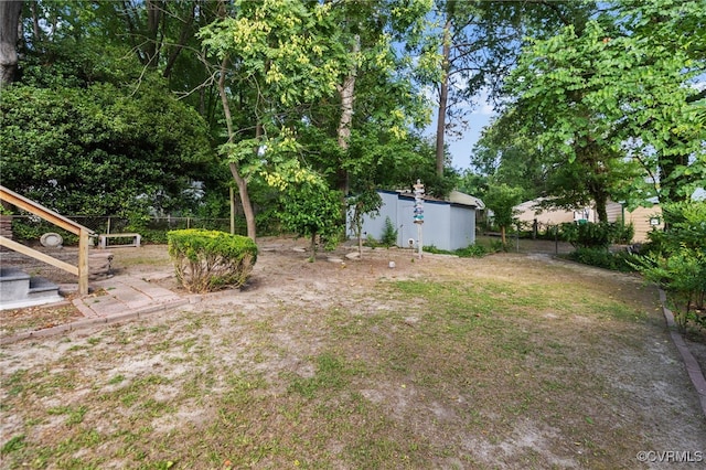 415 Crescent Ave, Colonial Heights, VA 23834 - view of yard with an outbuilding