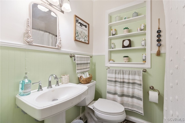 415 Crescent Ave, Colonial Heights, VA 23834 - full bath with wainscoting and built in features