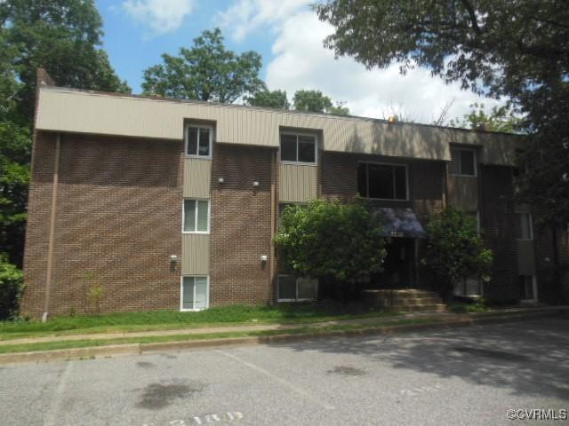 5220 Castlewood Rd Unit E, Chesterfield, VA 23234 - view of property with uncovered parking