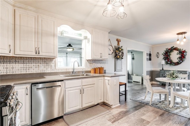 698 Quail Crossing Rd, Burkeville, VA 23922 - kitchen with stainless steel appliances, backsplash, crown molding, light wood-style floors, and ceiling fan