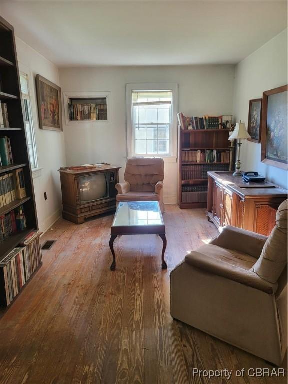 122 Longhill Rd, Williamsburg, VA 23185 - living room featuring wood finished floors