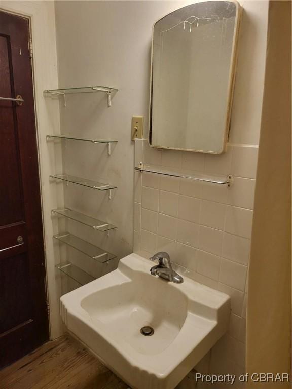 122 Longhill Rd, Williamsburg, VA 23185 - bathroom featuring tile walls and wood finished floors