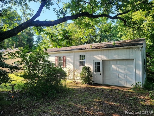 122 Longhill Rd, Williamsburg, VA 23185 - view of side of property with an outbuilding and a garage