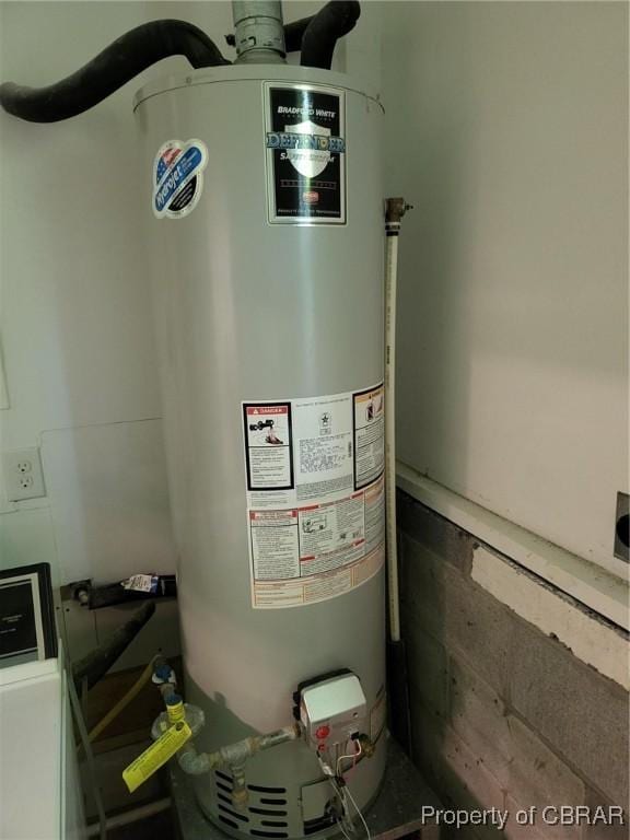 122 Longhill Rd, Williamsburg, VA 23185 - utility room with gas water heater
