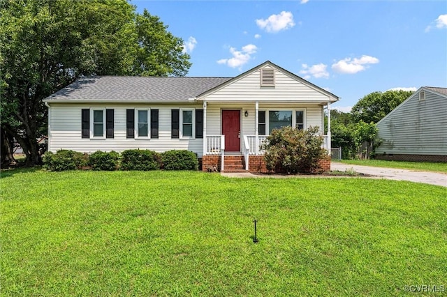 7470 Old Grove Gln, Mechanicsville, VA 23111 - single story home featuring a porch, a front yard, and roof with shingles