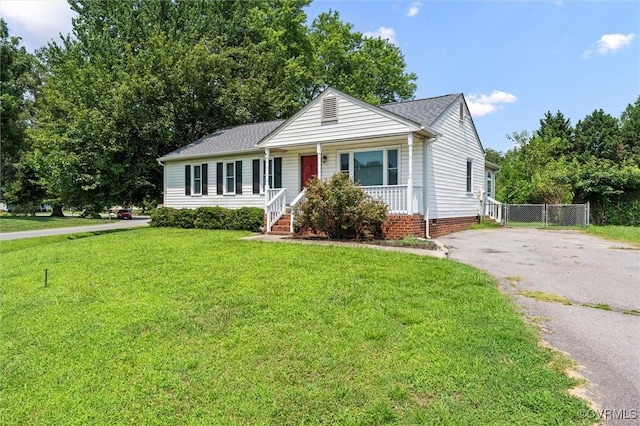 7470 Old Grove Gln, Mechanicsville, VA 23111 - single story home with covered porch, asphalt driveway, and a shingled roof