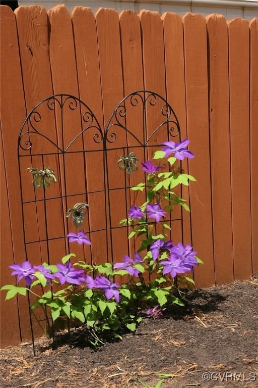 12302 Sir James Ct, Henrico, VA 23233 - exterior view of a gate