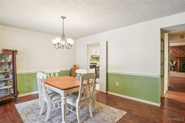 12302 Sir James Ct, Henrico, VA 23233 - dining area featuring a chandelier, wood finished floors, and a textured ceiling
