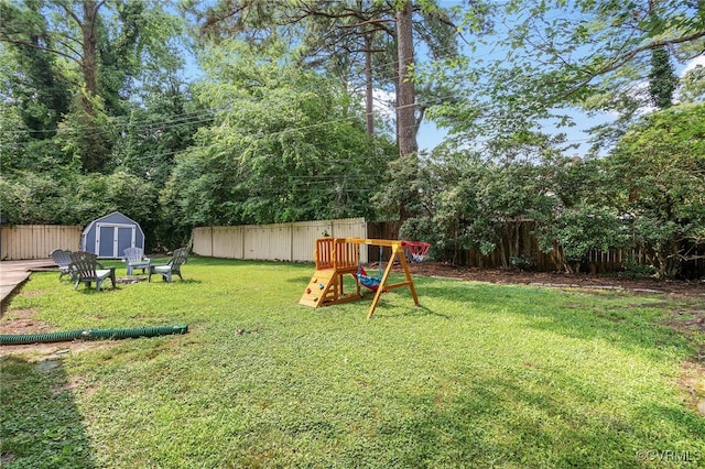 8314 Erma Ln, Richmond, VA 23229 - fenced backyard featuring a storage shed