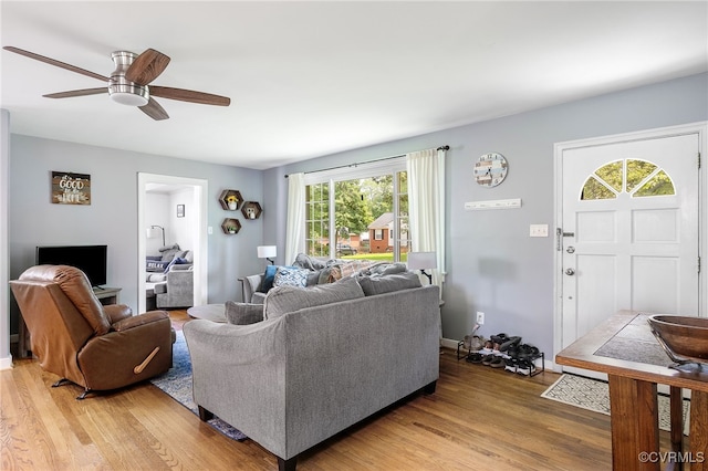 8314 Erma Ln, Richmond, VA 23229 - living area featuring light wood-style floors and a ceiling fan