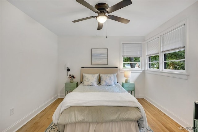 520 Heth Rd, Petersburg, VA 23805 - bedroom with light wood finished floors and a ceiling fan