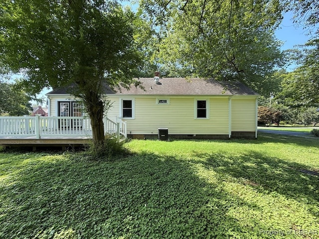 36 Roseneath Ave, Kilmarnock, VA 22482 - rear view of property featuring a yard, a wooden deck, and crawl space