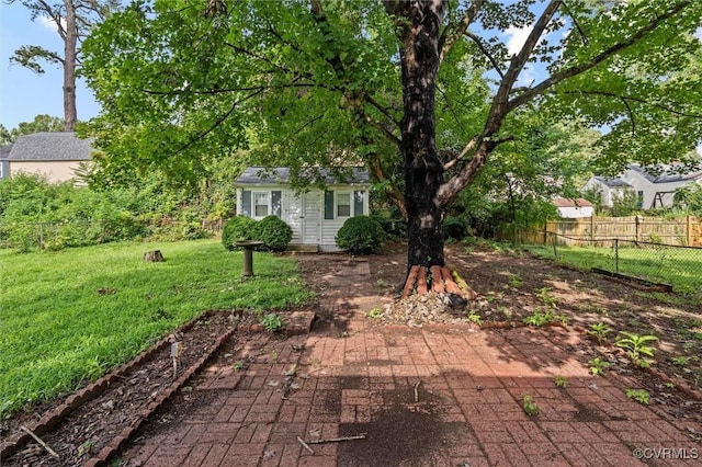 914 Kensington Ave, Colonial Heights, VA 23834 - view of yard featuring an outdoor structure