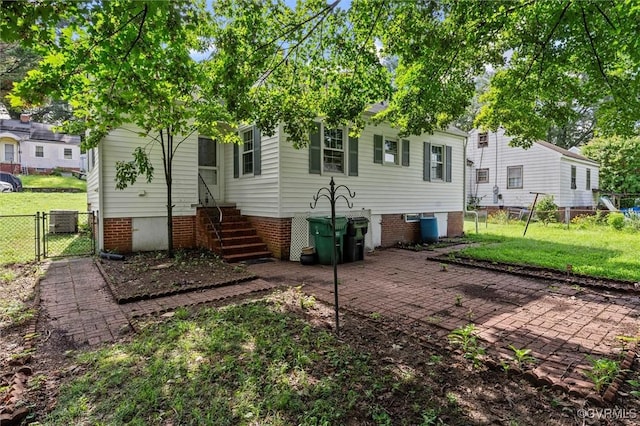 914 Kensington Ave, Colonial Heights, VA 23834 - rear view of house featuring a gate, a patio, and entry steps