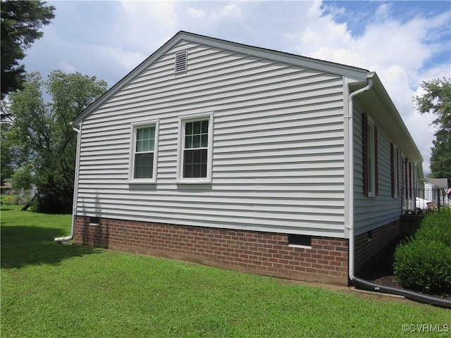 6329 Sledds Lake Rd, Mechanicsville, VA 23111 - view of side of property featuring crawl space and a yard