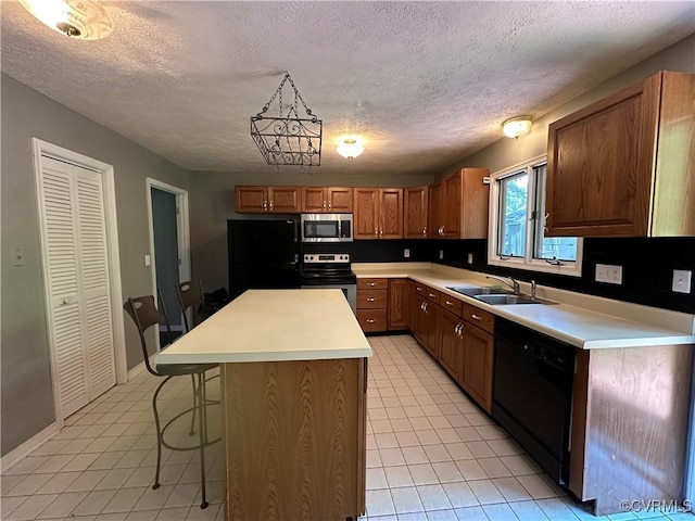 8253 Skirmish Ln, Mechanicsville, VA 23111 - kitchen featuring black appliances, a kitchen breakfast bar, a textured ceiling, light tile patterned floors, and light countertops