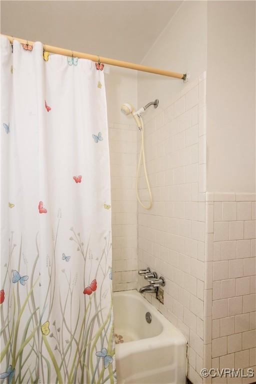 12100 Brookview Dr, Chesterfield, VA 23112 - bathroom featuring shower / bath combo