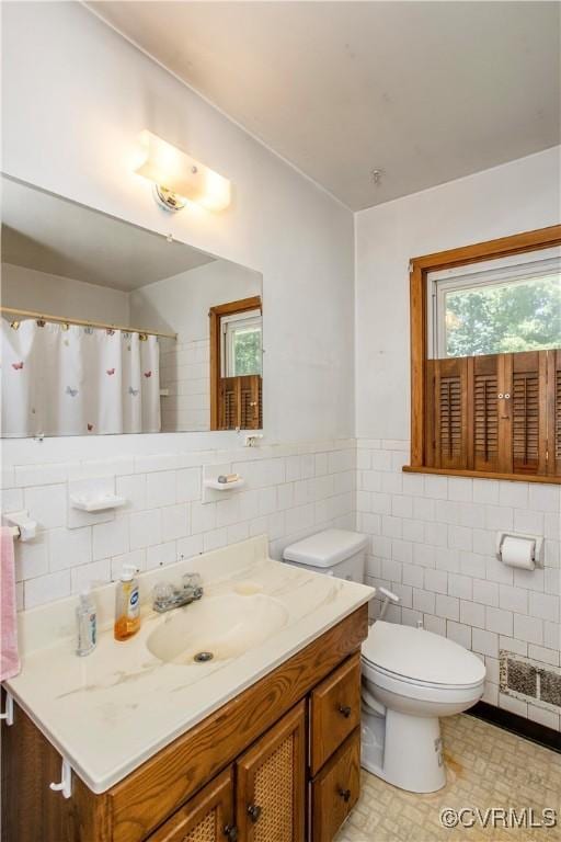 12100 Brookview Dr, Chesterfield, VA 23112 - full bathroom featuring tile walls, vanity, wainscoting, and curtained shower