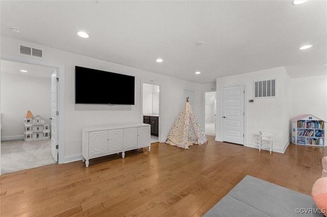 6636 Stonewolf Ct, Moseley, VA 23120 - living area featuring light wood-style flooring and recessed lighting