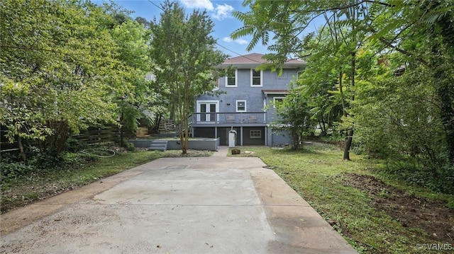 1531 Berkeley Ave, Petersburg, VA 23805 - view of front facade featuring a deck, stucco siding, and a front lawn