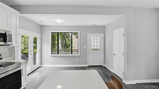1531 Berkeley Ave, Petersburg, VA 23805 - foyer with wood finished floors