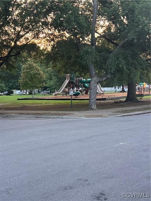 817 Lafayette Ave, Colonial Heights, VA 23834 - view of community