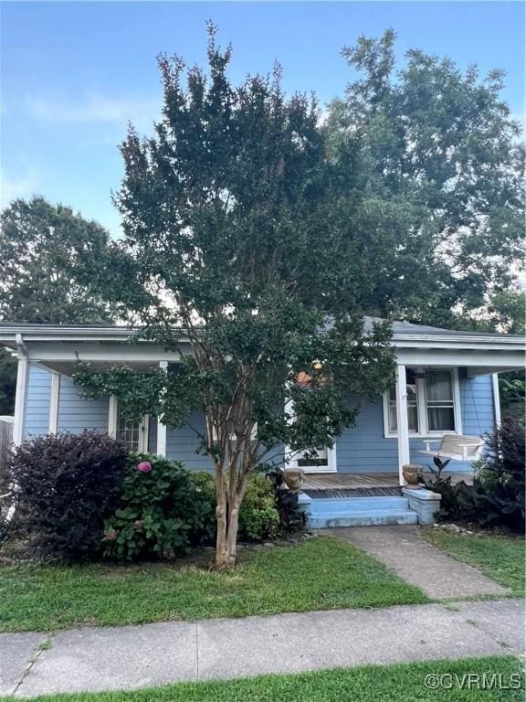 817 Lafayette Ave, Colonial Heights, VA 23834 - obstructed view of property featuring a porch and a front lawn