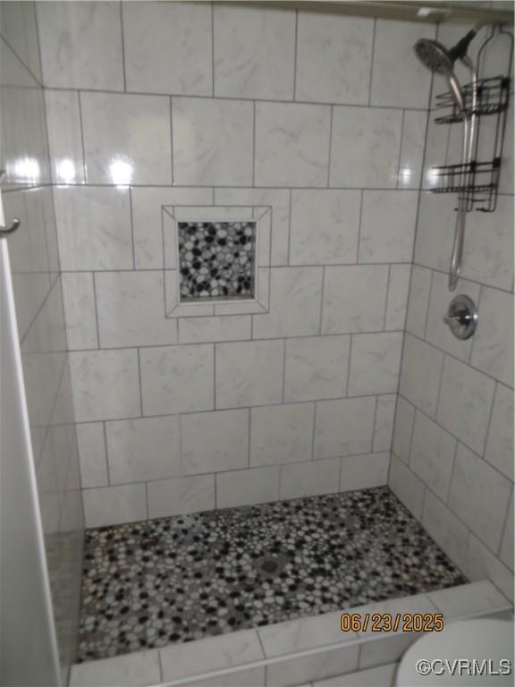 827 Ruthers Rd, North Chesterfield, VA 23235 - full bath with tiled shower and toilet