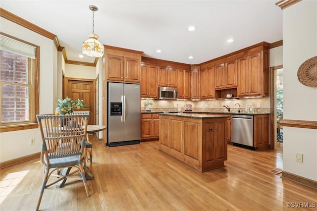 2019 Hornes Lake Rd, Williamsburg, VA 23185 - kitchen with stainless steel appliances, dark countertops, crown molding, light wood-style flooring, and decorative backsplash