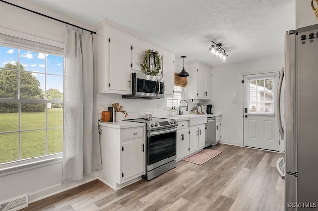 453 Manquin Dr, King William, VA 23009 - kitchen with appliances with stainless steel finishes, plenty of natural light, light countertops, light wood-type flooring, and a textured ceiling