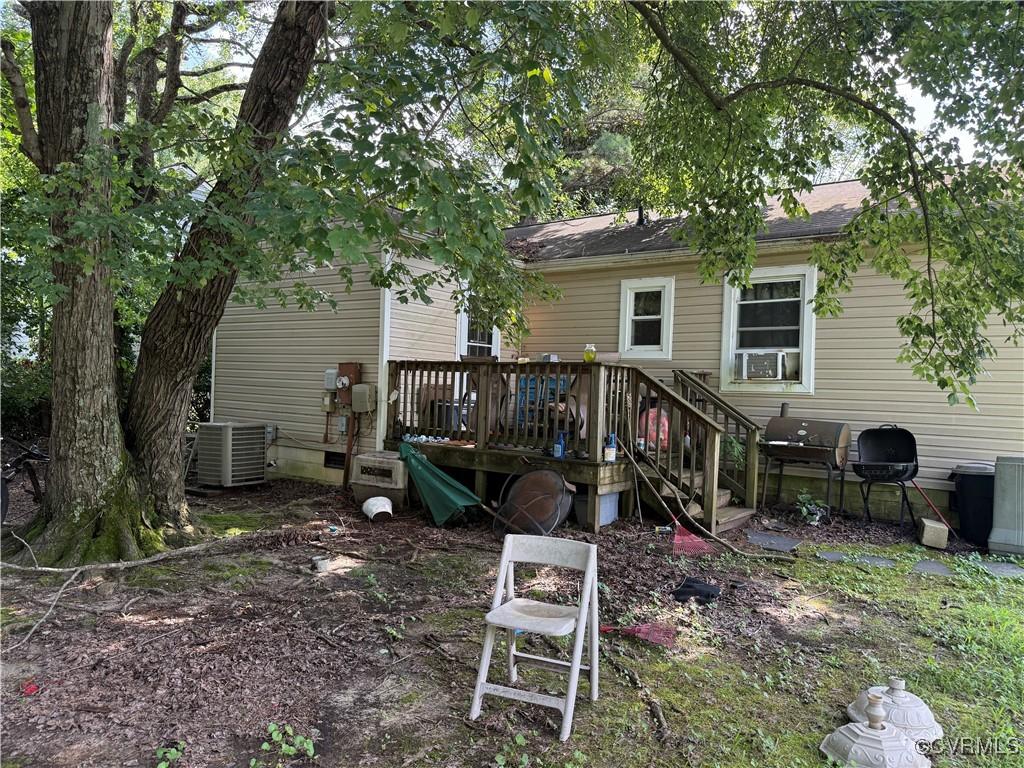 6217 Meadwood Cir, North Chesterfield, VA 23234 - back of house featuring a wooden deck and cooling unit