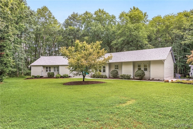 10598 Lambeth Rd, Glen Allen, VA 23060 - ranch-style home with a front yard and roof with shingles
