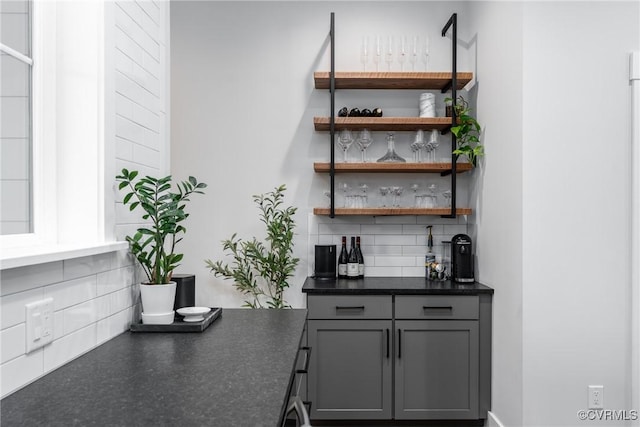 2114 N Ave, Richmond, VA 23222 - indoor dry bar featuring decorative backsplash