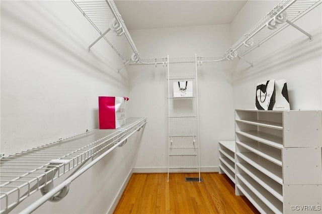 5908 Dominion Fairways Ct, Glen Allen, VA 23059 - walk in closet featuring light wood-style flooring