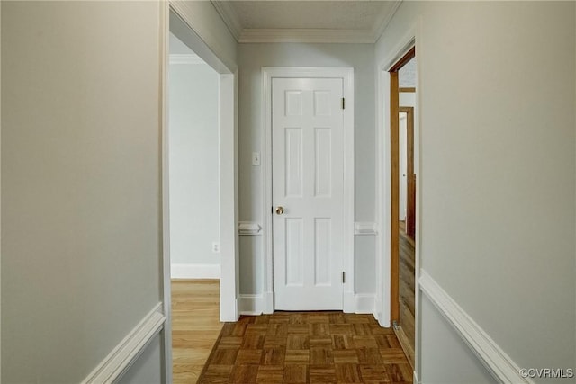 10070 Rinker Dr, Mechanicsville, VA 23116 - hallway with crown molding